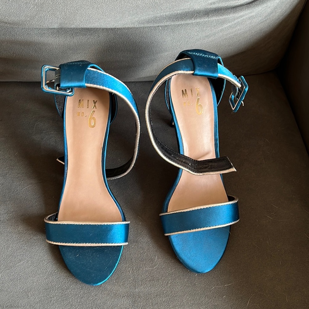 Brand new heels! Never worn. Bought for a wedding but didn’t go with my dress